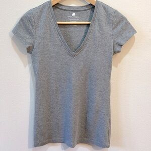 NWOT Banana Republic V neck tee